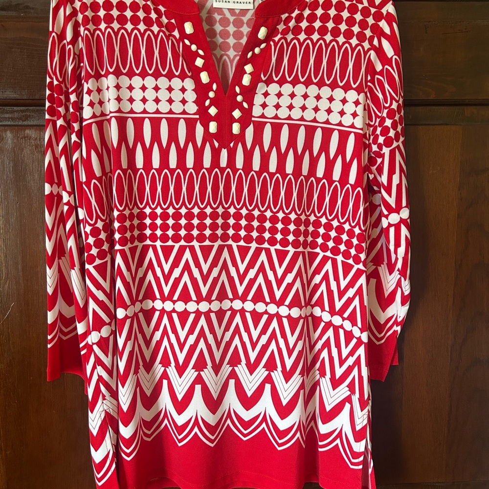 Susan Graver red  and White Patterned Women's knit Top